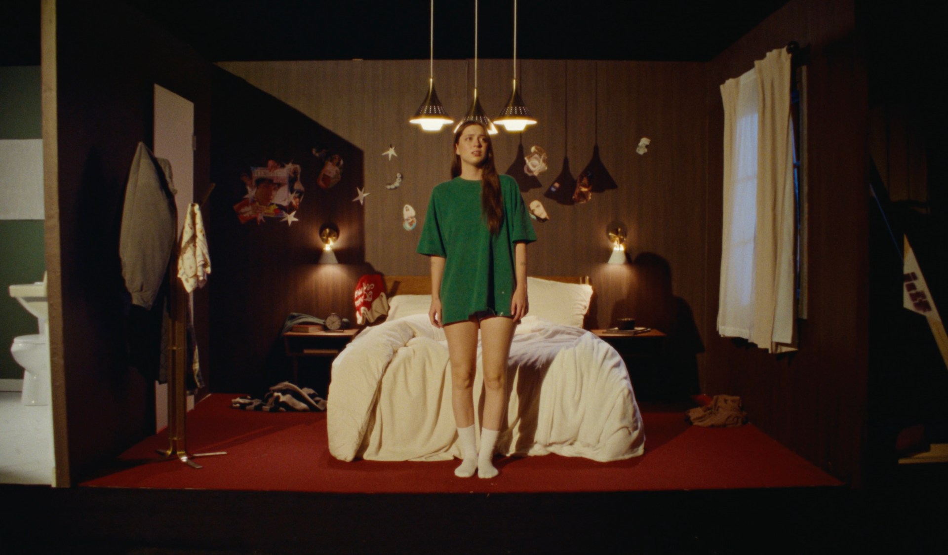 Lizzy Mcalpine • Pushing it Down and Praying